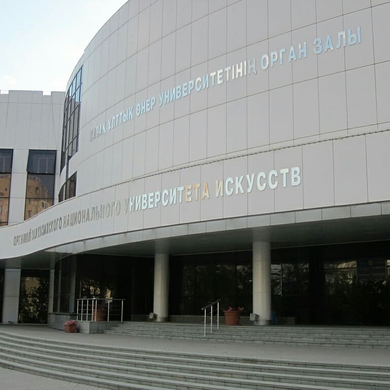 КазНУИ официально получил имя оперной певицы Куляш Байсеитовой