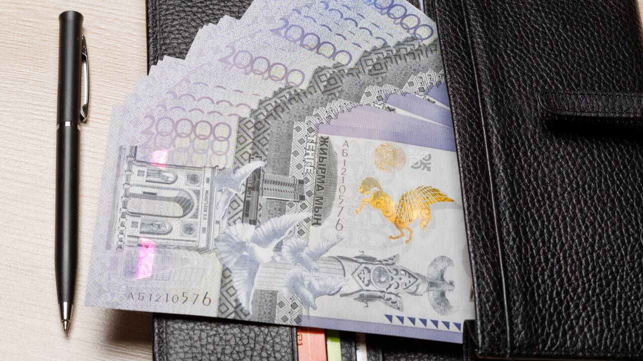 Токаев подписал закон о внедрении накопительной системы 